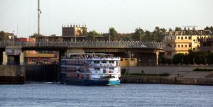 Egypt - Esna locks - by Ad Meskens - Wikimedia